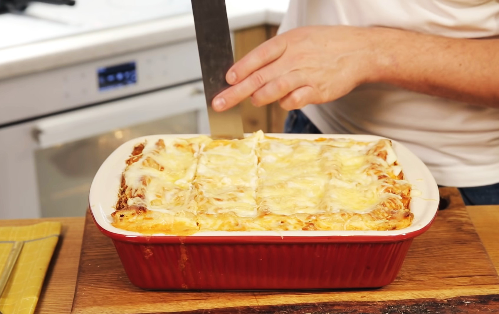 Клопотенко рассказал украинцам, как без мороки приготовить настоящую лазанью